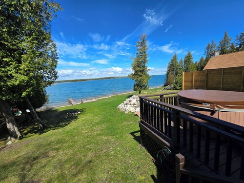 Drummond Island Hotel & Vacation Homes - Sunset Den