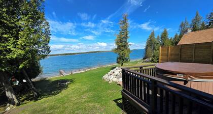 Drummond Island Hotel & Vacation Homes - Sunset Den