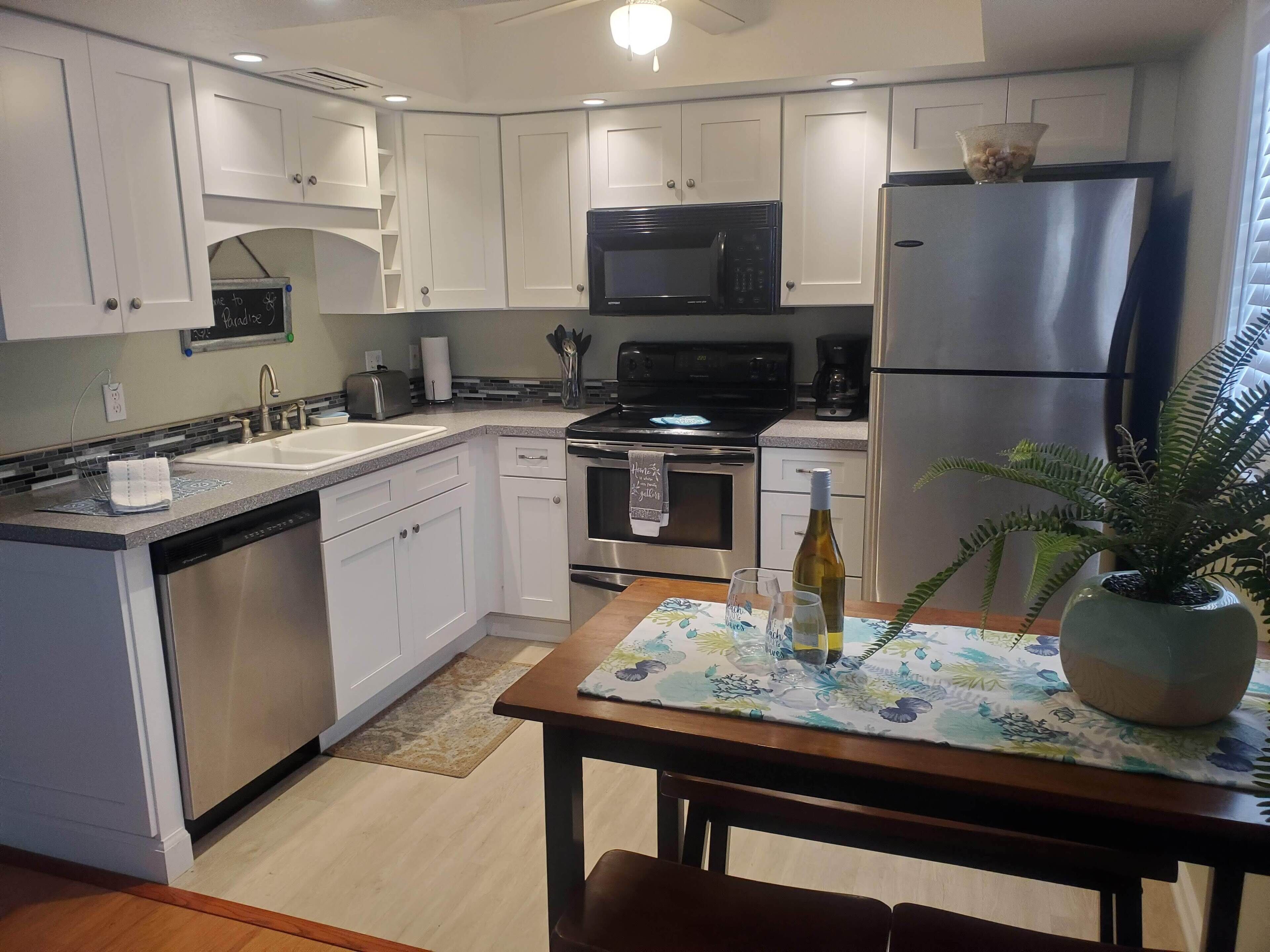 Paradise on the Gulf - fully furnished 2 bdrm less than a mile to the gulf.