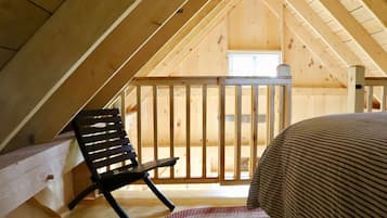 2 bedrooms, desk, travel cot, free WiFi