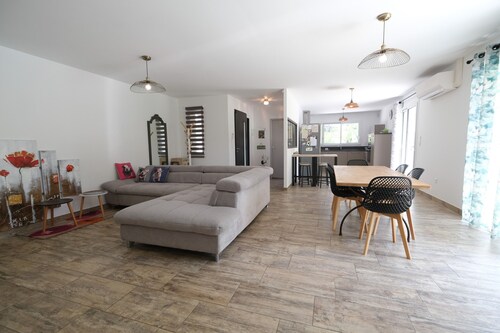 Vacation rental house with pool TAILLADES LS2-317