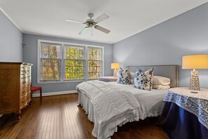 4 Schlafzimmer, Schreibtisch, Bügeleisen/Bügelbrett, kostenloses WLAN