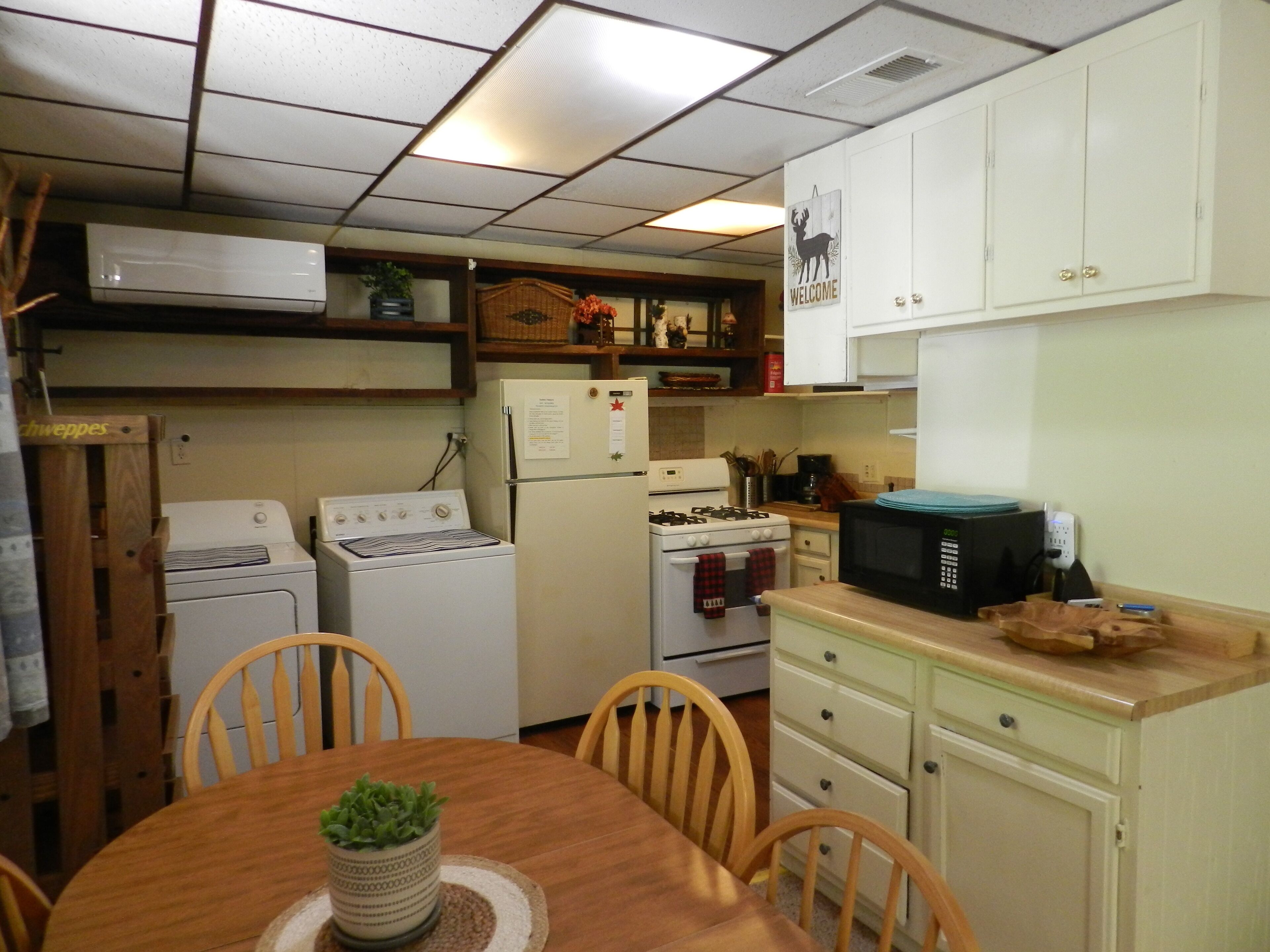 Sunken Treasure Cabin, pet friendly, borders national forest, EV car charger, AC