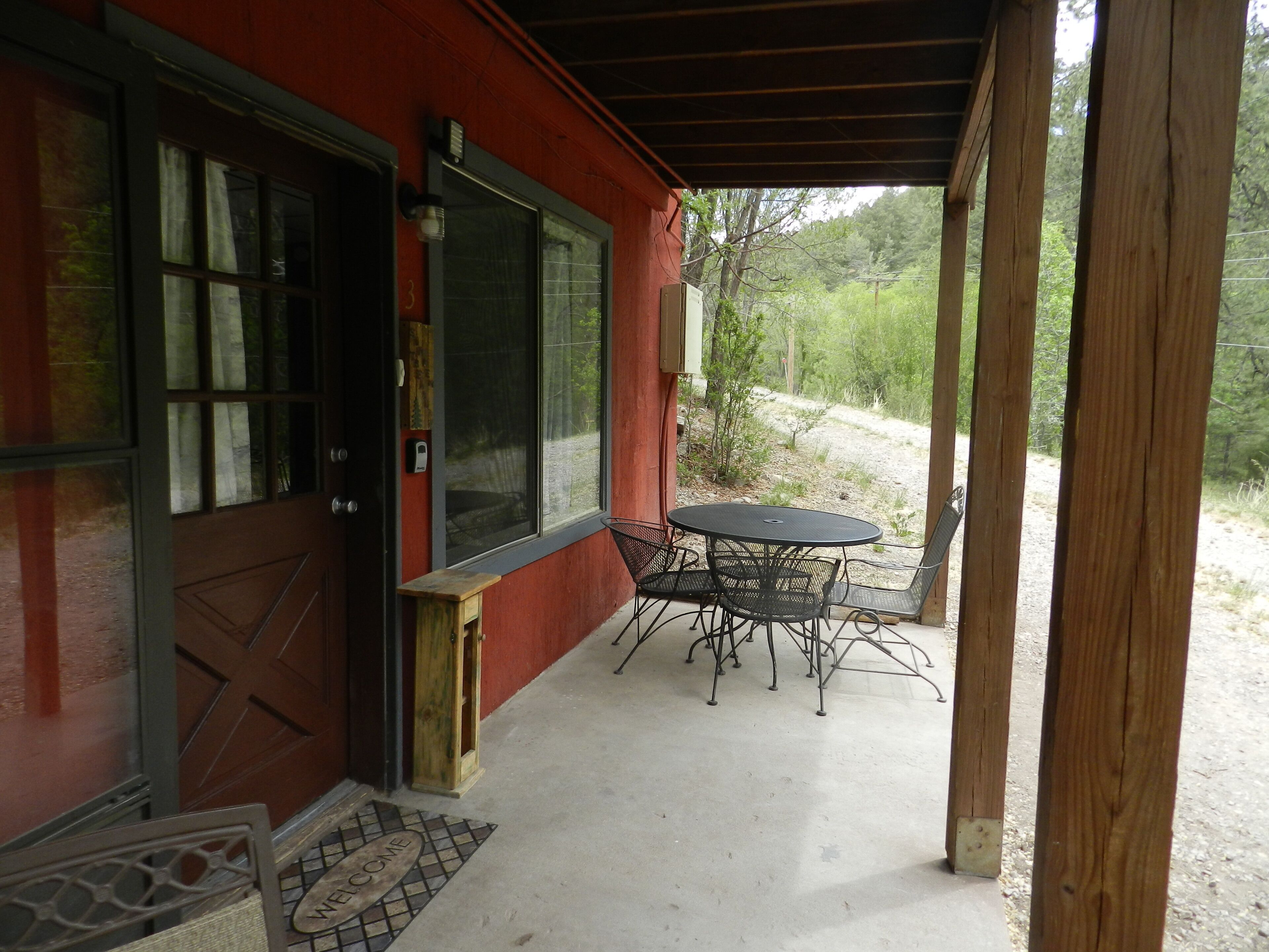 Sunken Treasure Cabin, pet friendly, borders national forest, EV car charger, AC