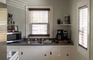 Fridge, microwave, oven, coffee/tea maker - Pet friendly 1bd/1b unit with living space and full kitchen (Gainesville)