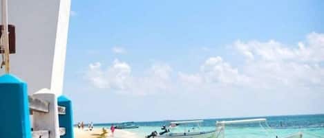Beach nearby, sun loungers, beach towels