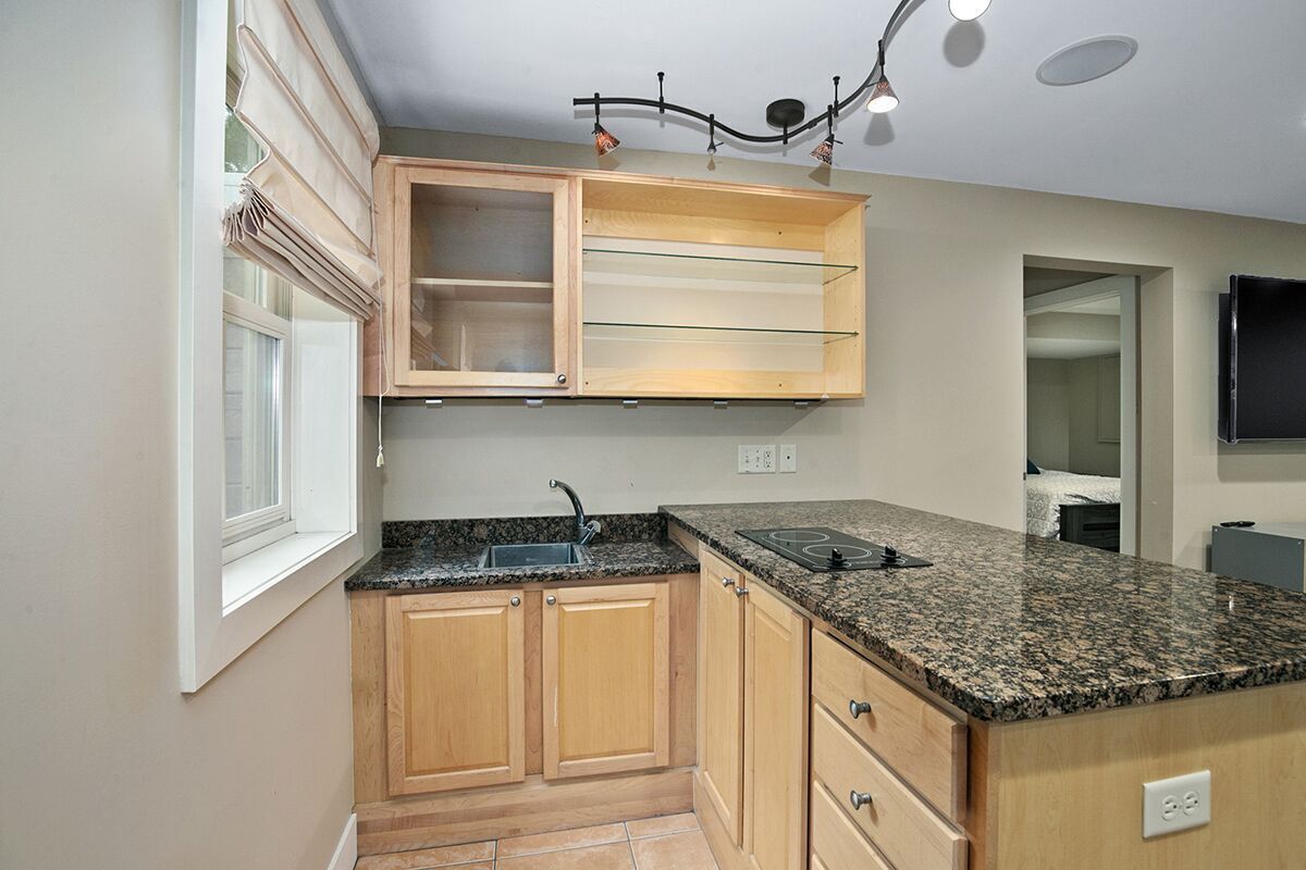 Alex`s Pool House Private Pool & Hot Tub Centrally Located in the Saugatuck