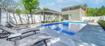 Alex`s Pool House Private Pool & Hot Tub Centrally Located in the Saugatuck Douglas Area
