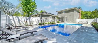 Alex`s Pool House Private Pool & Hot Tub Centrally Located in the Saugatuck Douglas Area