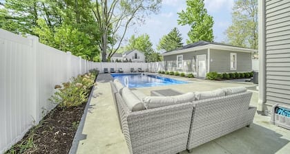 Alex`s Pool House Private Pool & Hot Tub Centrally Located in the Saugatuck