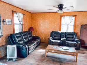 TV - Enchanted Cabin-Seasonal View of Ouachita River (Pencil Bluff)