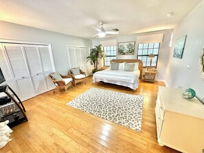 4 makuuhuonetta, silitysrauta/-lauta, ilmainen Wi-Fi, vuodevaatteet