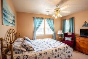 3 bedrooms, desk, iron/ironing board, travel cot