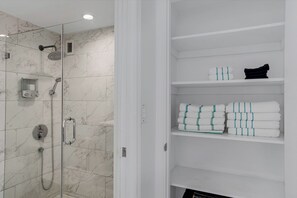 Hair dryer - Komffy Apartment w/2 KingBeds and OceanView at Tides (Hollywood)