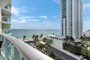 Property grounds - Komffy Apartment w/2 KingBeds and OceanView at Tides (Hollywood)