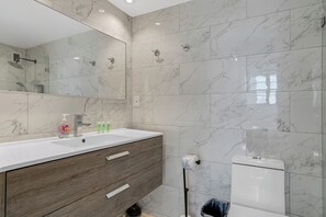 Hair dryer - Komffy Apartment w/2 KingBeds and OceanView at Tides (Hollywood)