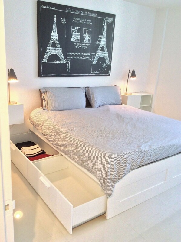 2 bedrooms, iron/ironing board, travel cot, WiFi