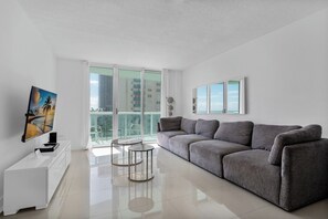 TV - Komffy Apartment w/2 KingBeds and OceanView at Tides (Hollywood)