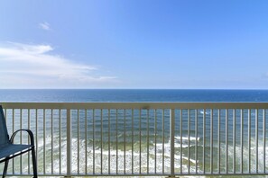 Property grounds - 1702 Celadon Gulf Views, 2 BR, 2 BA Bonus BUNK ROOM, FREE Seasonal Beach Service (Panama City Beach)