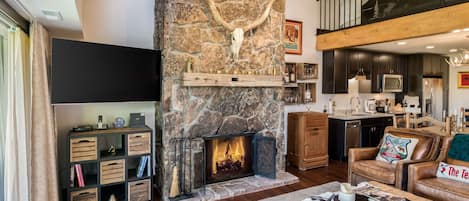 Smart TV, fireplace