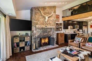 Smart TV, fireplace