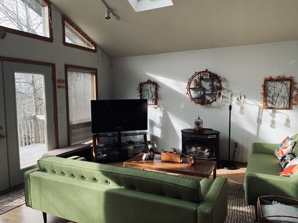 TV, fireplace, foosball, table tennis