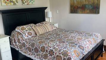 2 bedrooms, iron/ironing board, WiFi, bed sheets