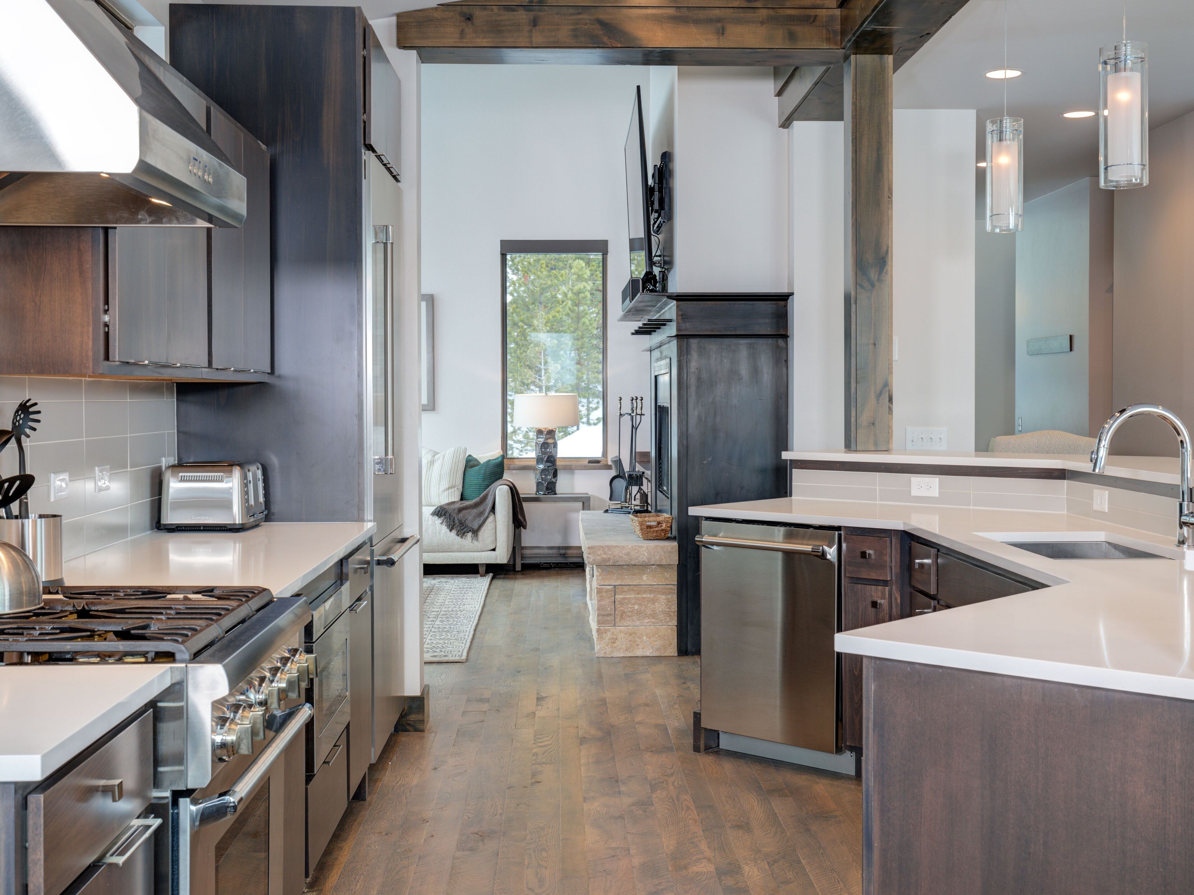 雪櫃、微波爐、焗爐、洗碗機