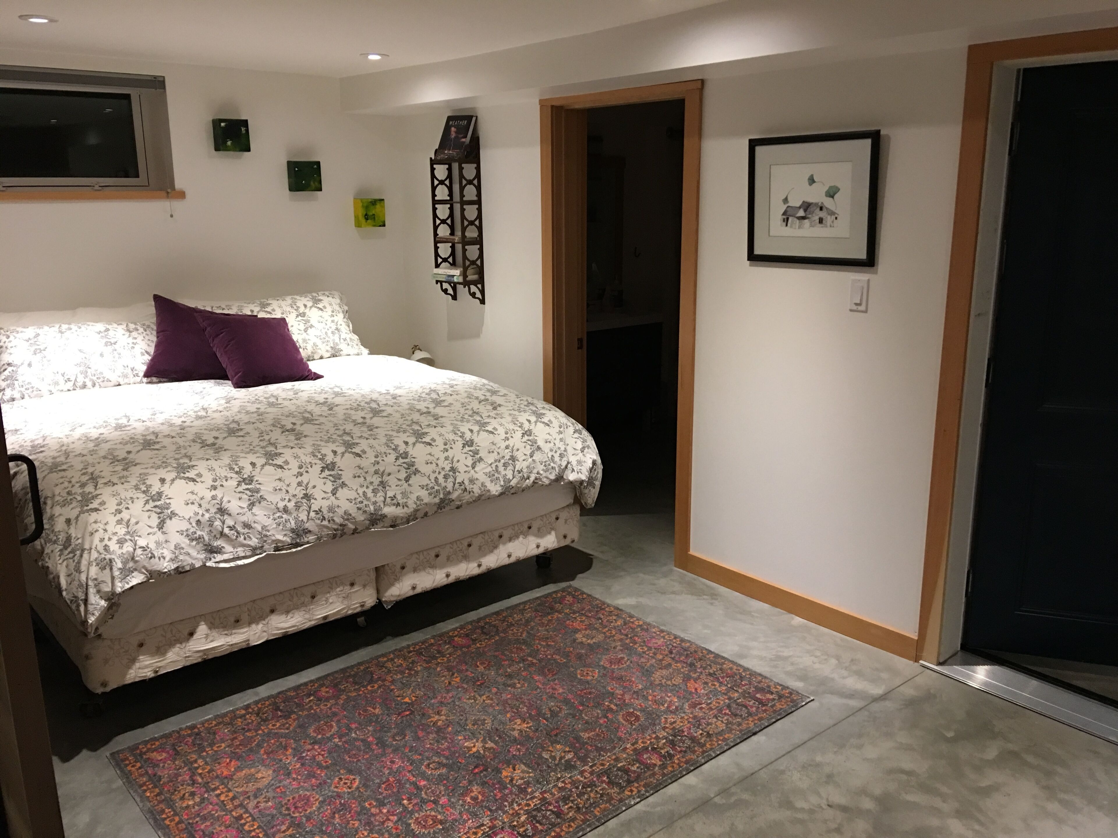 Beautiful Lakefront Suite Minutes from town !