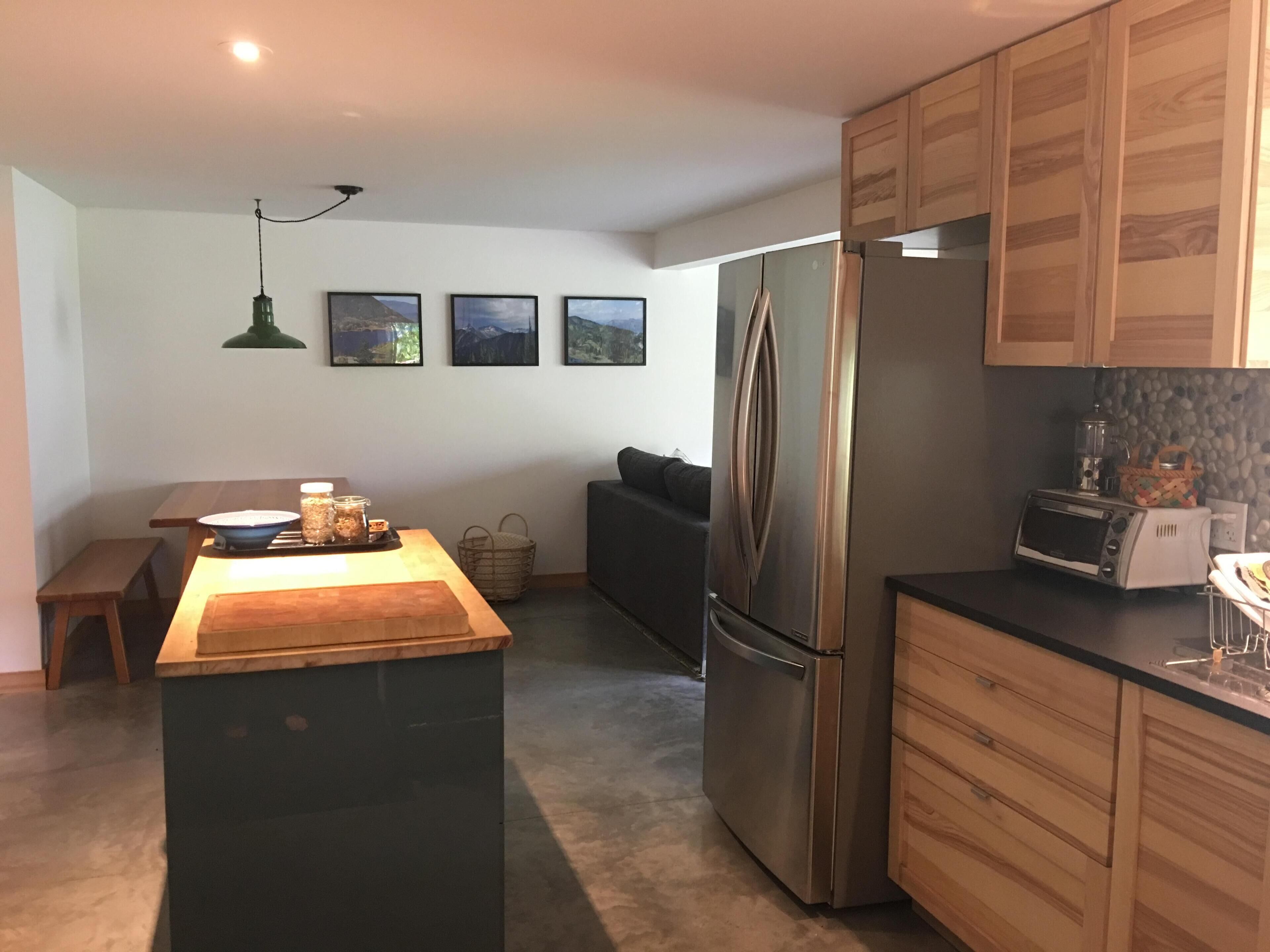 Beautiful Lakefront Suite Minutes from town !