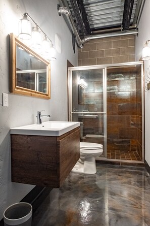 Hair dryer, towels - Nelson Inn - The Four Top, 201 (Sheridan)