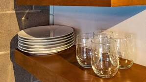 Interior detail - Nelson Inn - The Four Top, 201 (Sheridan)