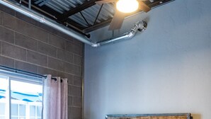 1 bedroom, internet, bed sheets - Nelson Inn - The Four Top, 201 (Sheridan)