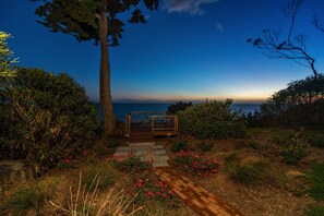 Terrace/patio - Ocean front home, next to beach access, heated pool and spa (Santa Barbara)
