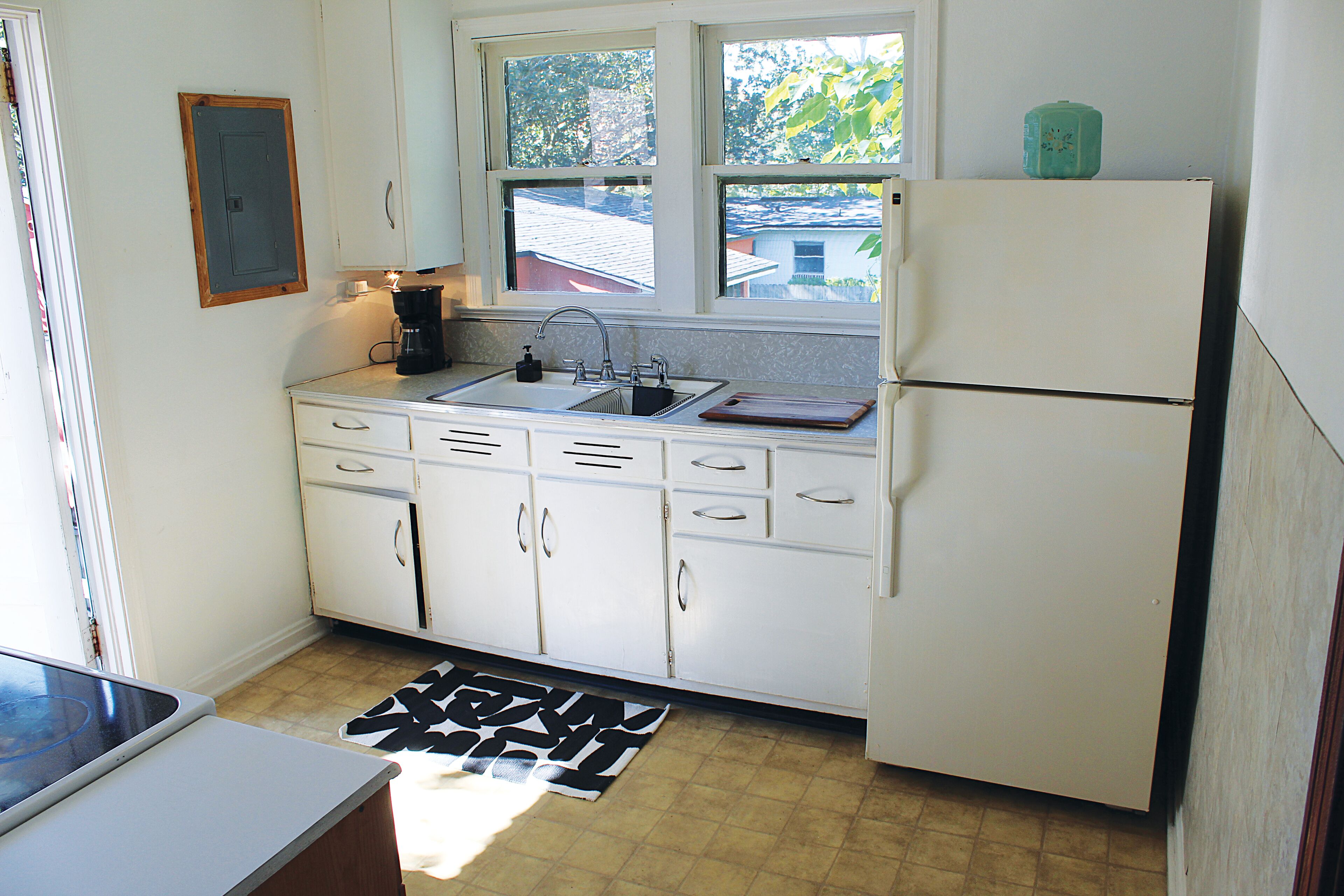 Classic Garage Apartment with Lovely Yard and Off Street Parking