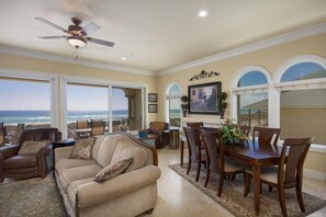 Smart TV, fireplace, DVD player