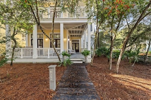 Terrace/patio - Spacious Retreat For 14 w/Carriage House | Beach Club, Pool, & Lazy River Access (Santa Rosa Beach)