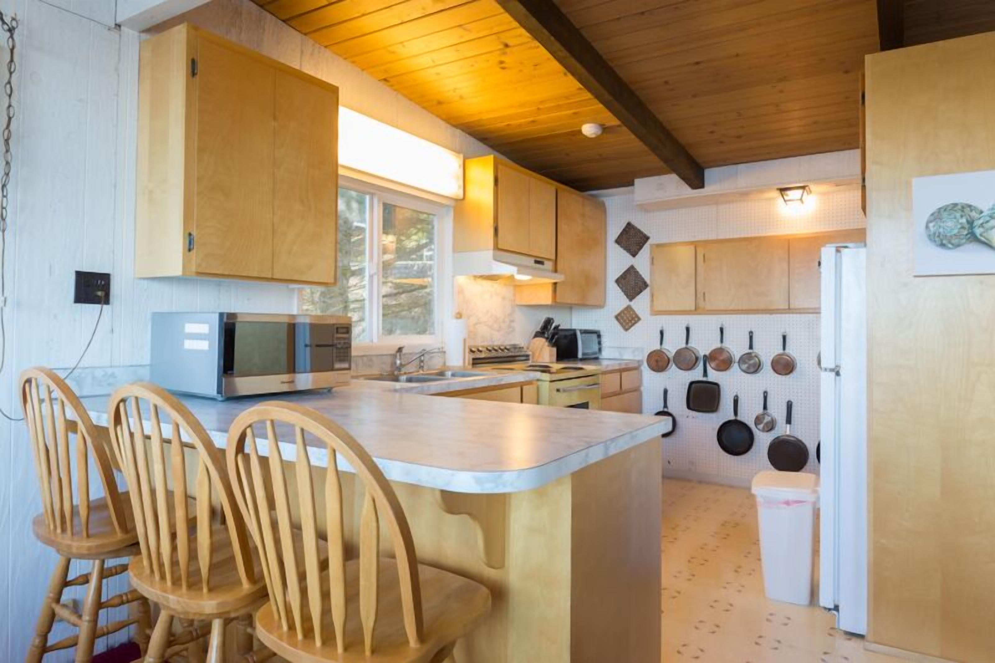 Eagles` Hideaway - Eagles` Hideaway - Charming Hillside Cabin With Eagle`s Eye