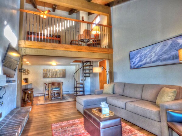 TV, fireplace, table tennis - ⭐️ Pool, Hot Tubs, Private Deck ⎮Mountain Village (Steamboat Springs)