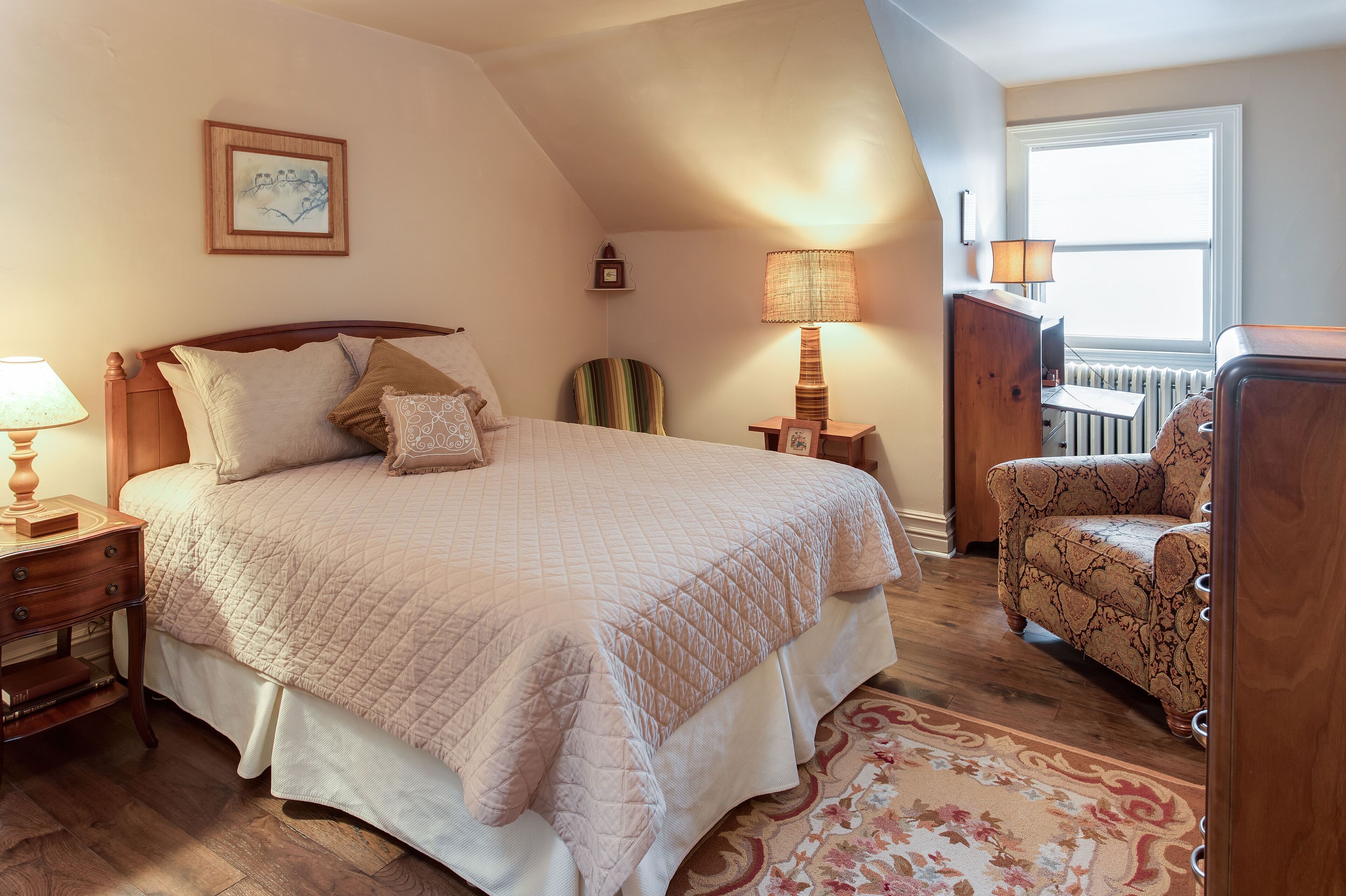 Spacious 2 Bedroom in 1910 Tudor House