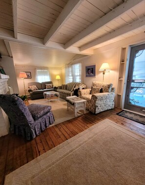 Smart TV, fireplace, DVD player, books