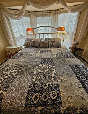 3 bedrooms, desk, iron/ironing board, free WiFi