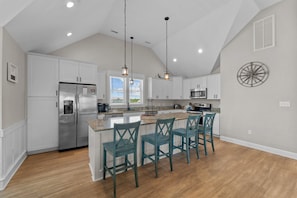 Fridge, microwave, oven, stovetop - 5548- Toes In The Sand, (Nags Head)