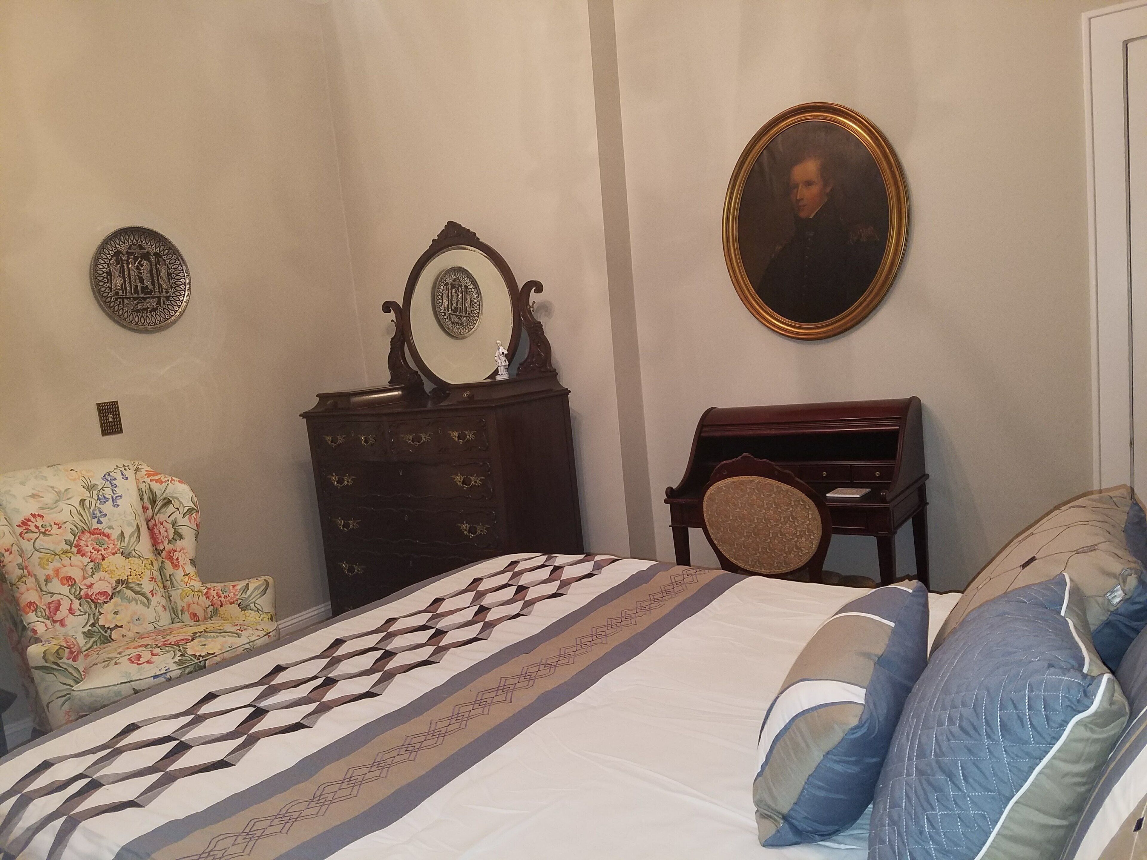 Captains Quarters - Historical Home Downtown Rental