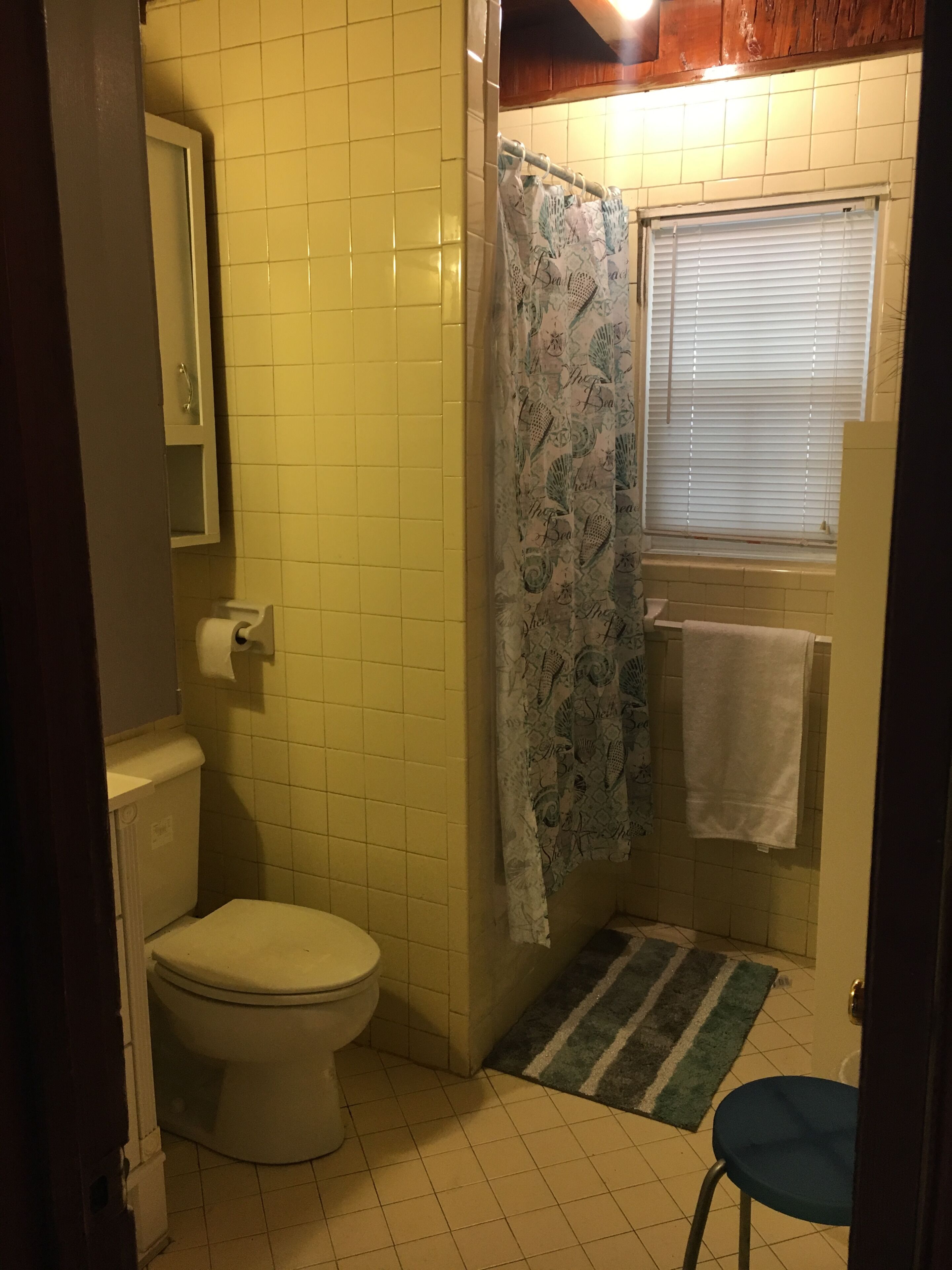 Experience a Comfy Home and Pool an 8 minute Walk to the Ocean