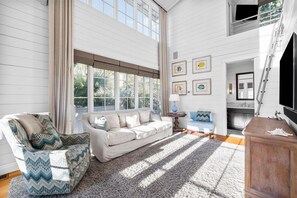 Télévision à écran plat, lecteur de DVD, espaces bureaux