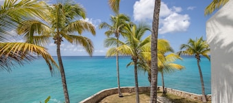 *OCEANFRONT Cosy and modern style condo*
