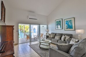 スマートテレビ、卓球台、書庫