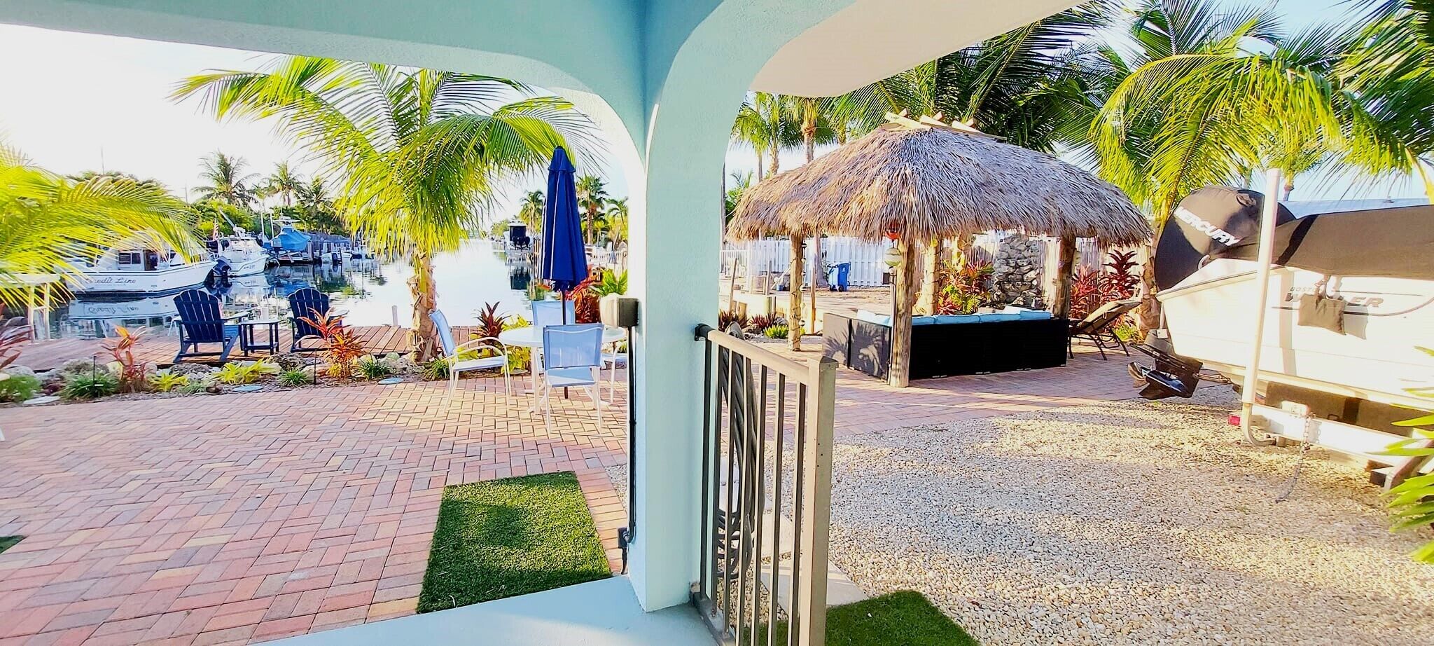 Tiki Paradise. Beautiful & Private on Canal . Tiki Hut, Dock. Bar, Pool Club 