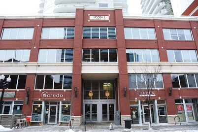 Heart of Downtown Edmonton, walking distance to Rogers Place / LRT station 